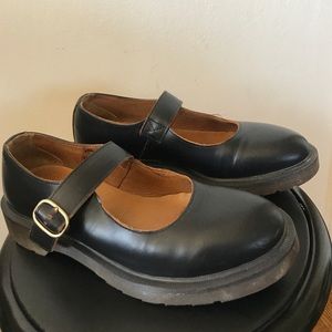 Dr. Martens Mary Jane Shoes Size 7.5 (reposh)